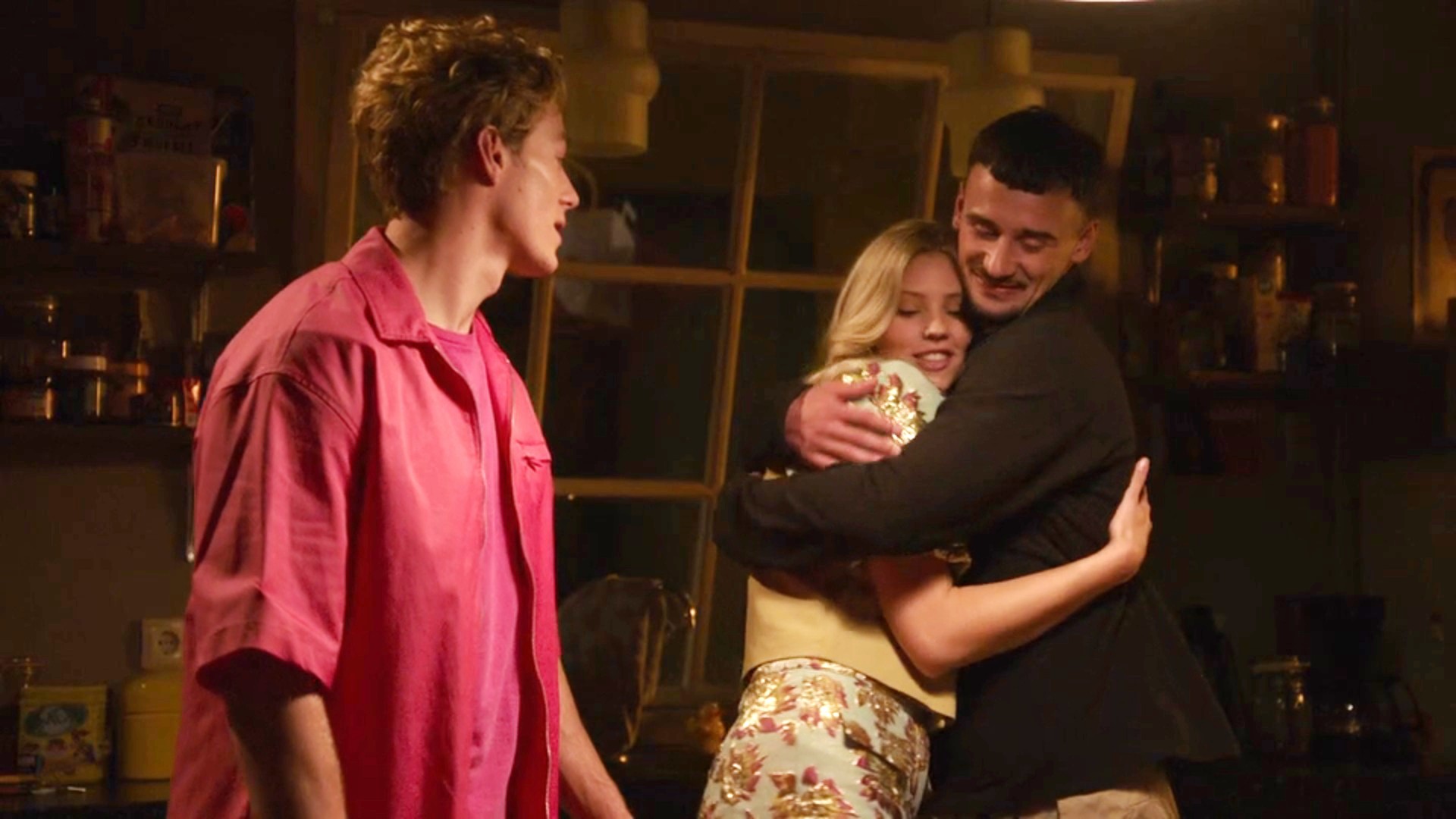 Troj mag weer intiem met Nola zijn